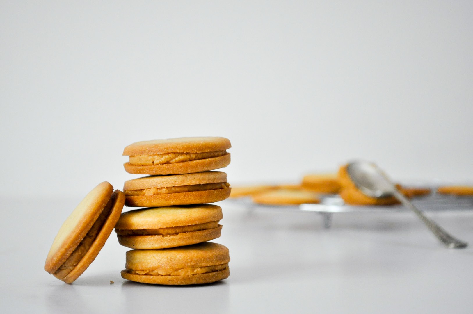 Caramelised White Chocolate Sandwich Cookies The Sweet Rebellion